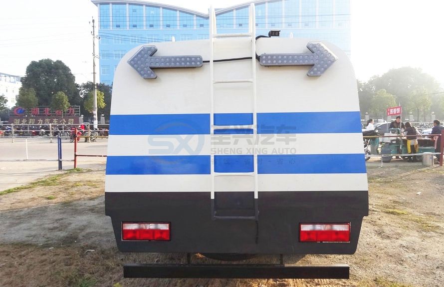 東風多利卡護欄清洗車