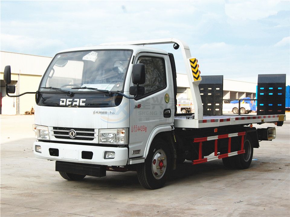 東風多利卡一拖二清障車