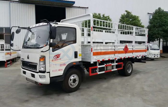 重汽豪沃5米1倉柵式氣瓶運輸車