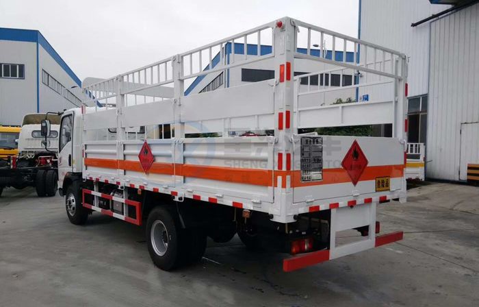 重汽豪沃5米1倉柵式氣瓶運輸車