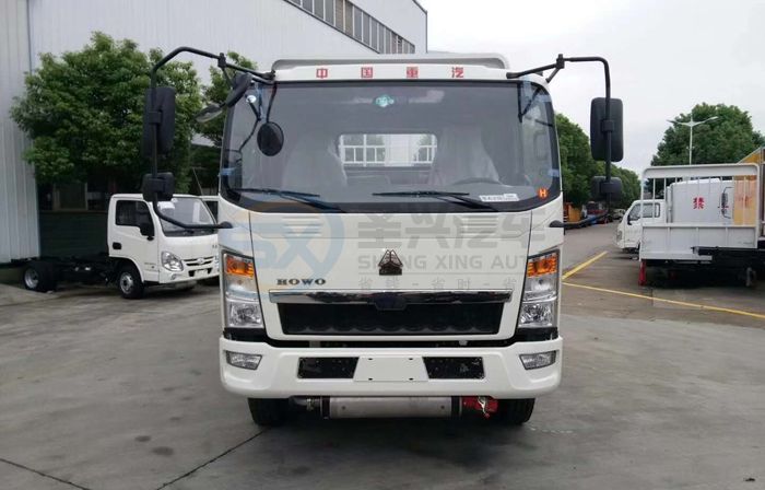 重汽豪沃5米1倉柵式氣瓶運輸車