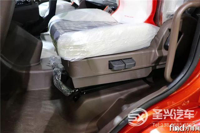 乘龍H5高頂雙臥大單橋快遞車,樹立行業新標桿!6