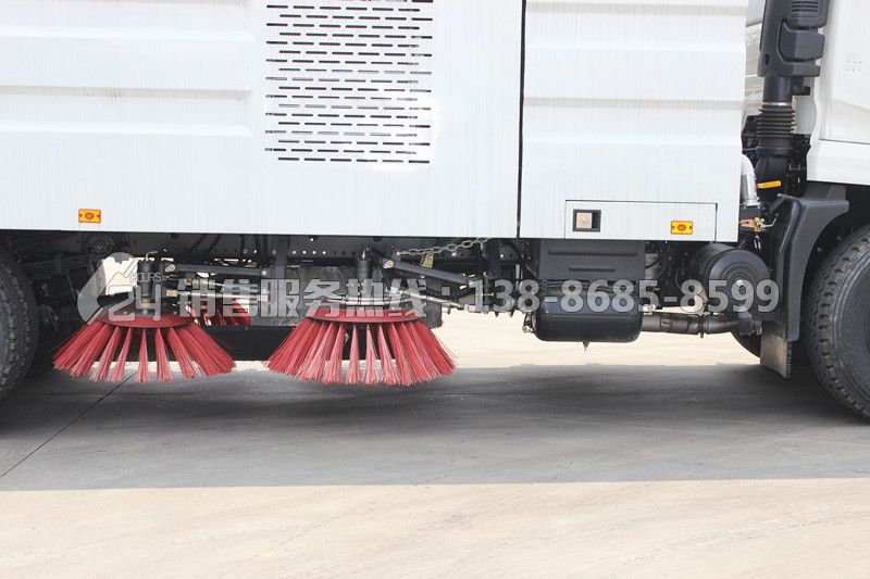 東風(fēng)天錦掃路車(chē)