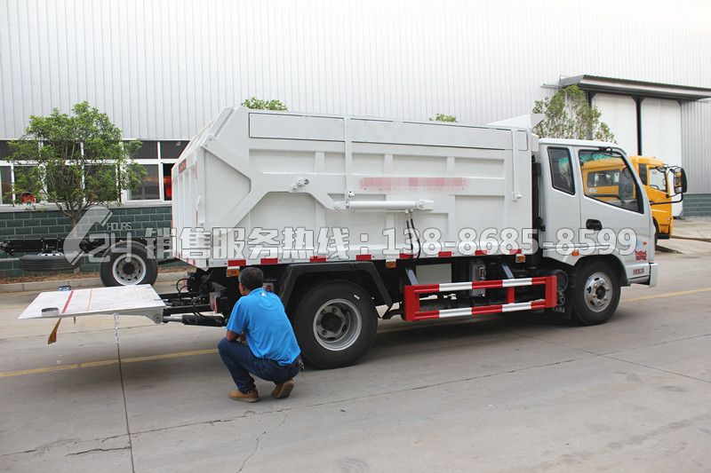 凱馬福運來自卸式垃圾轉(zhuǎn)運車