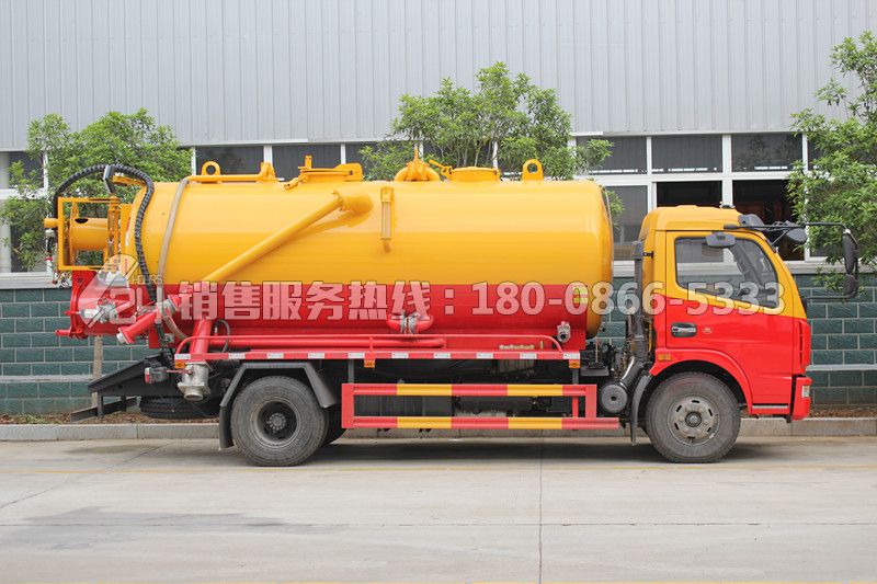 東風多利卡D7清洗吸污車一體罐8方