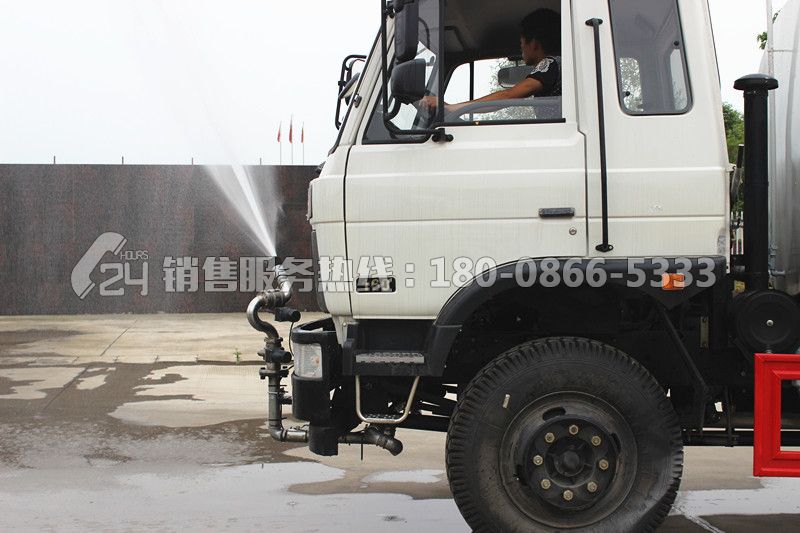 東風145老款12方灑水車-帶前自動炮