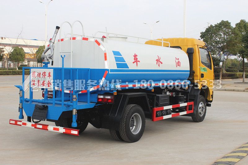 東風特商灑水車8方