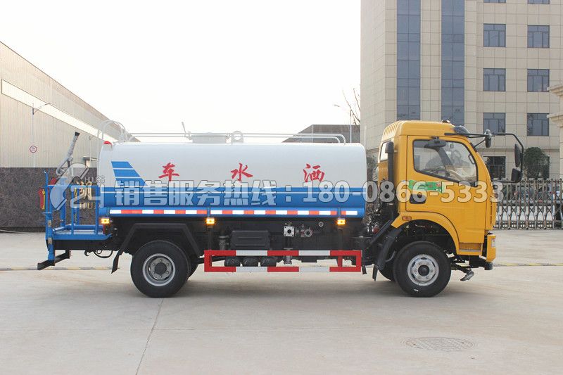 東風特商灑水車8方
