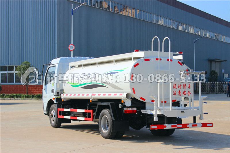 東風(fēng)多利卡D7灑水車8方