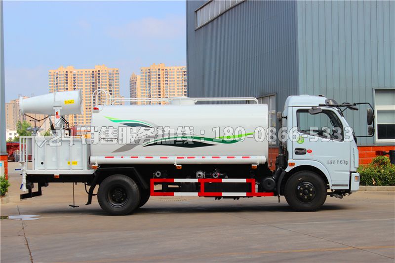 東風多利卡D7灑水車8方-帶30米霧炮機