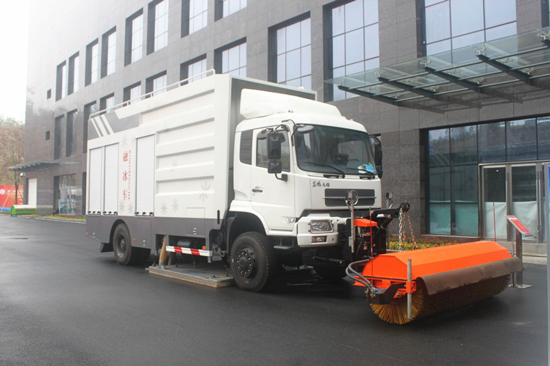 東風天錦除雪融冰車