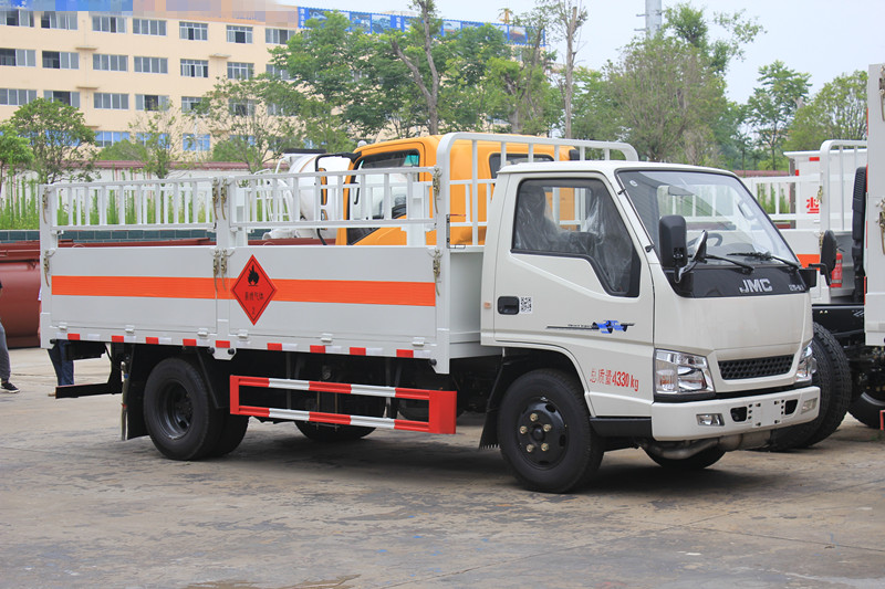 江鈴順達4米2氣瓶運輸車