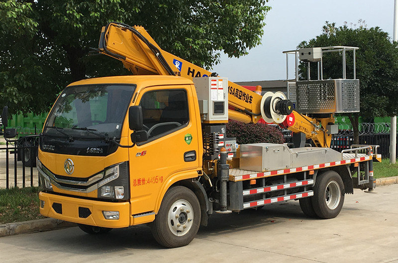 東風多利卡伸縮式21米高空作業(yè)車