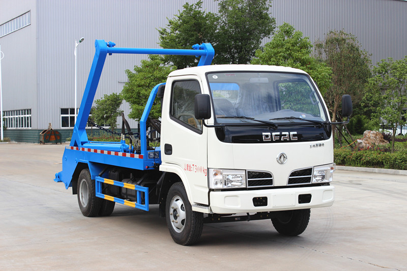 東風(fēng)小多利卡擺臂垃圾車(chē)