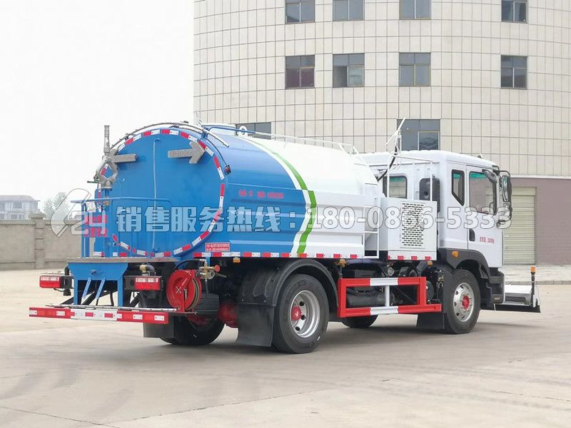 國六-東風多利卡D9路面清洗車