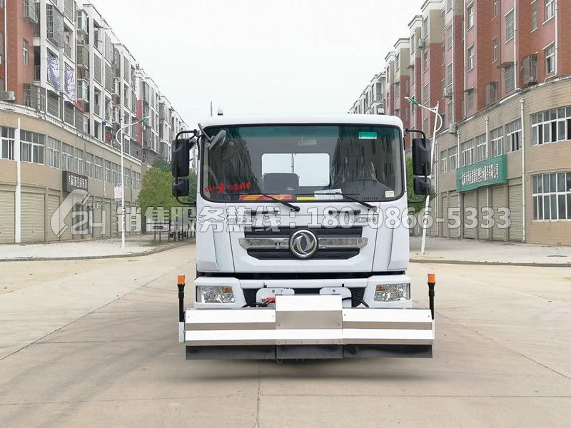 國六-東風多利卡D9路面清洗車
