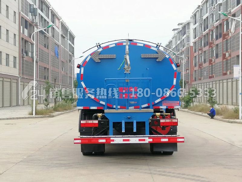 國六-東風多利卡D9路面清洗車