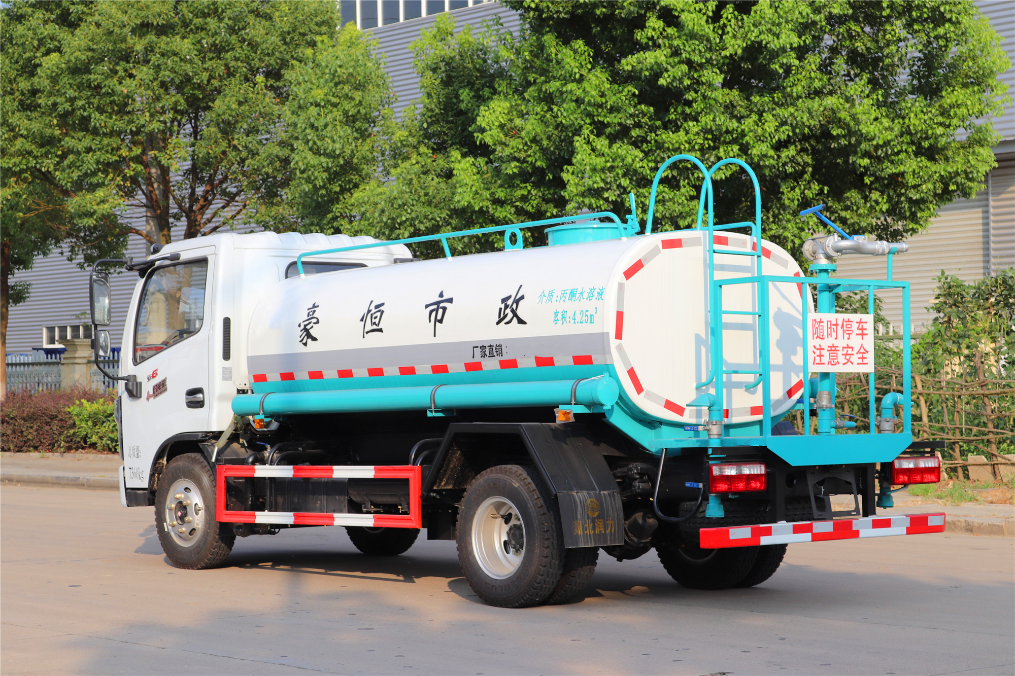 國(guó)六-東風(fēng)小多利卡D6灑水車(chē)5方