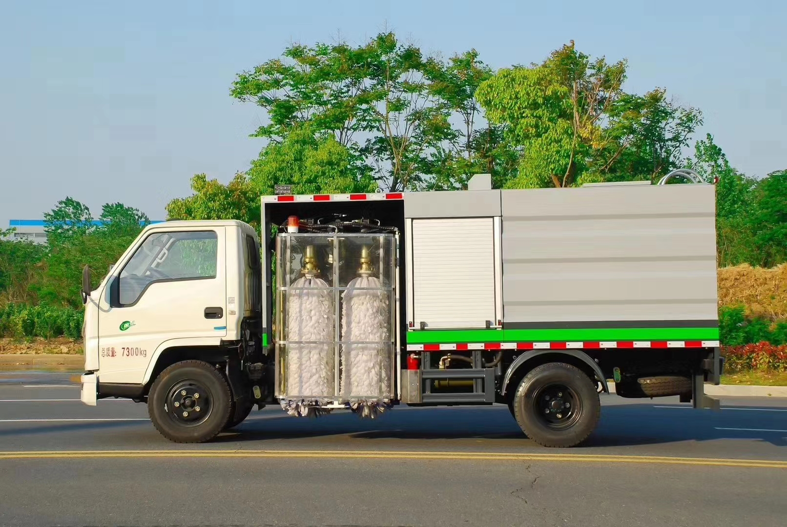 江鈴順達(dá)護(hù)欄清洗車