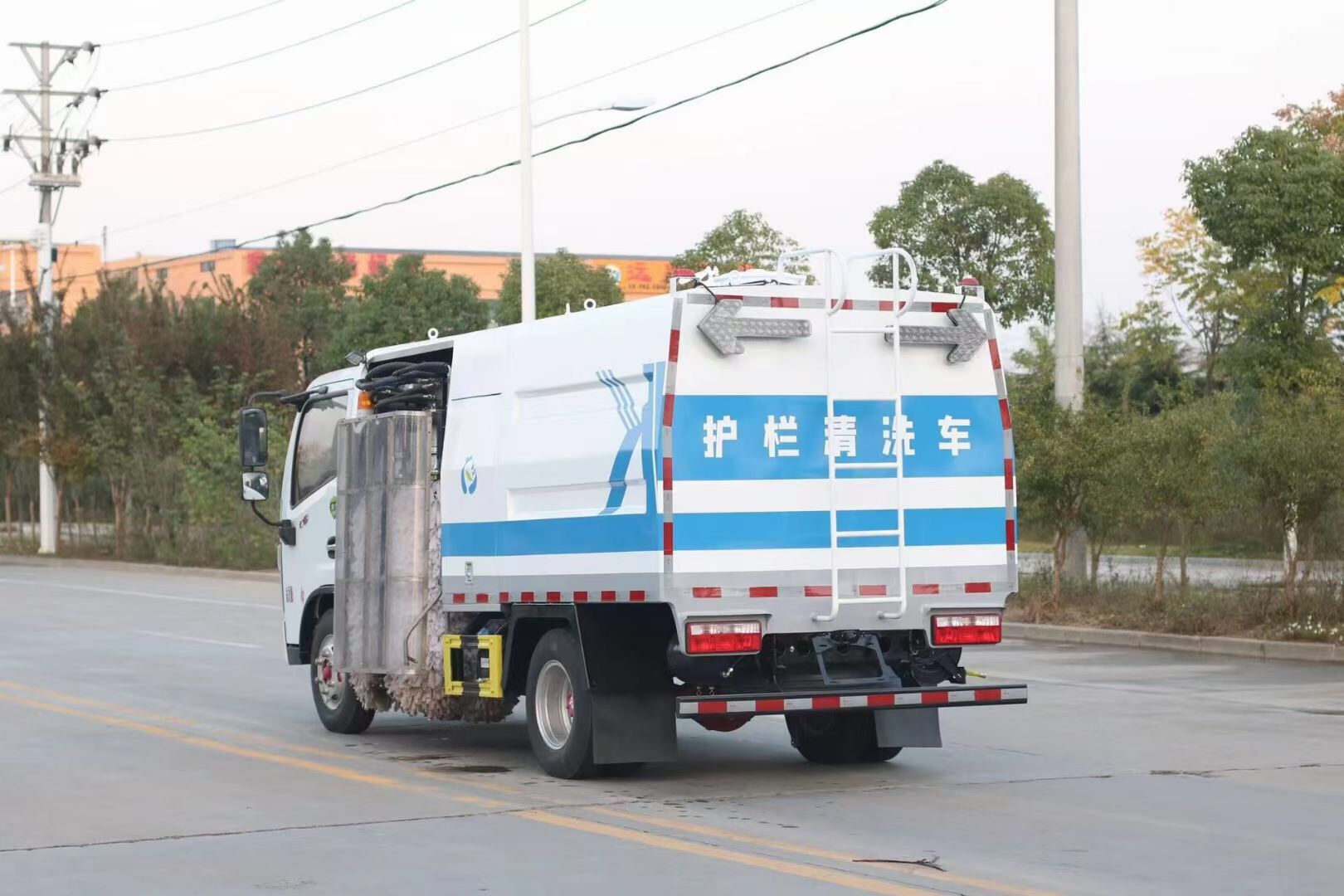 東風多利卡護欄清洗車