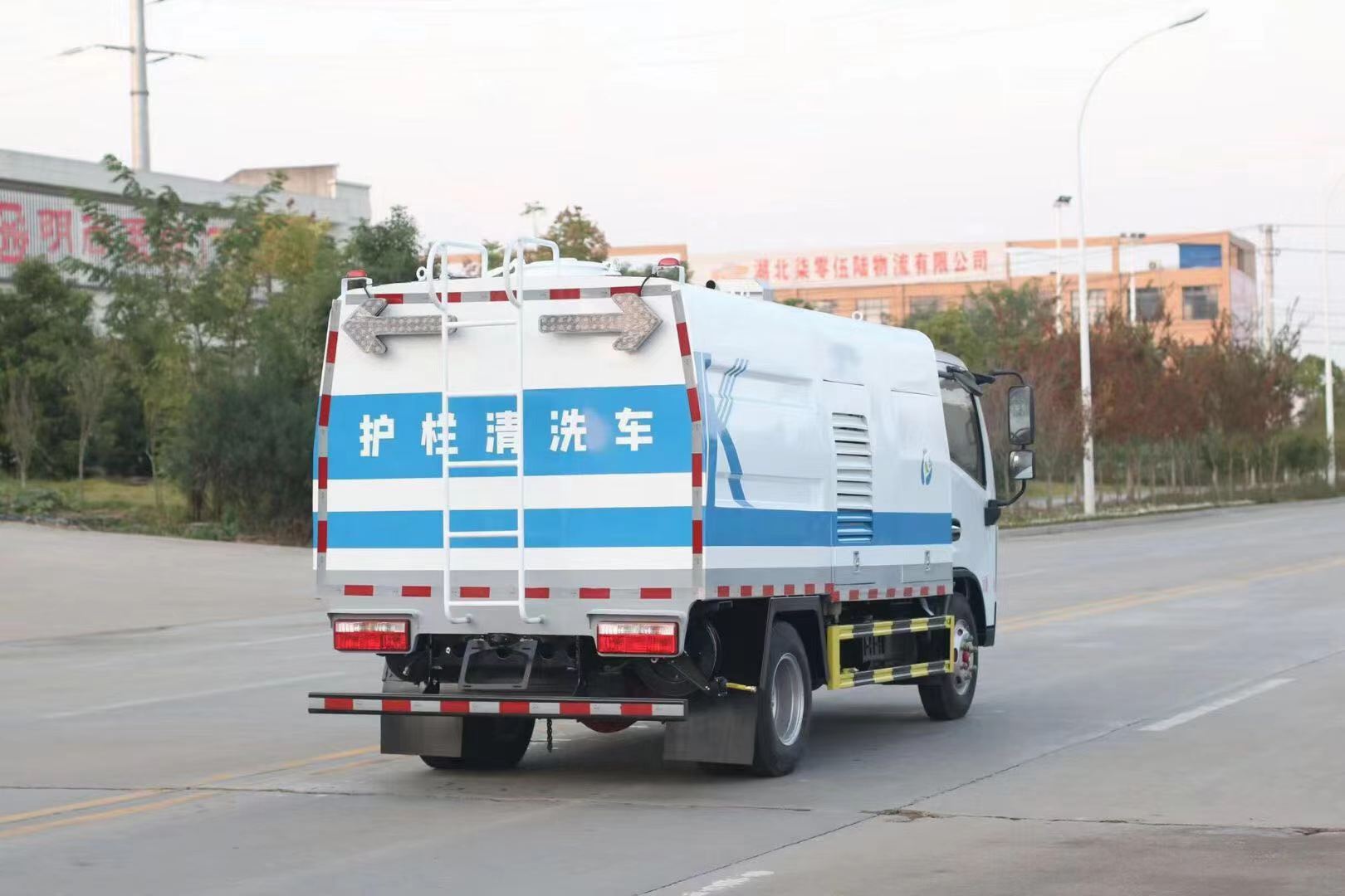 東風多利卡護欄清洗車