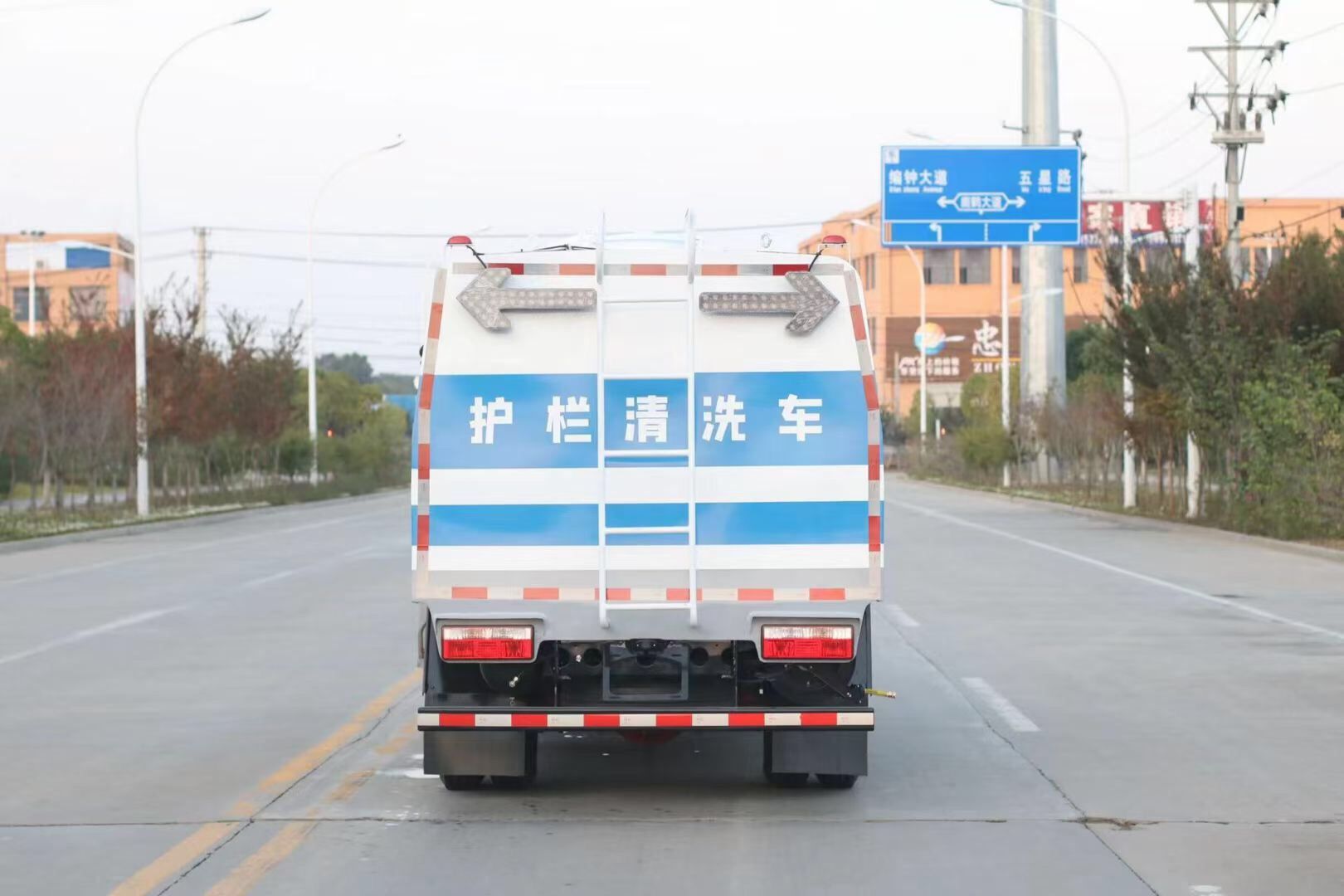 東風多利卡護欄清洗車