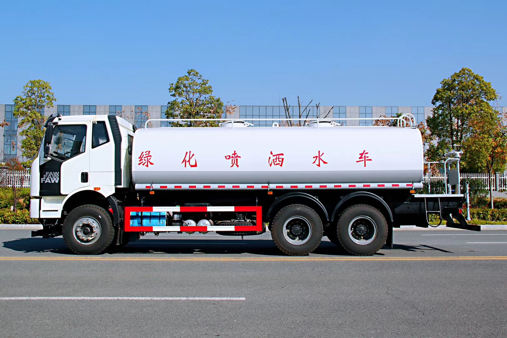 解放J6后雙橋灑水車20立方