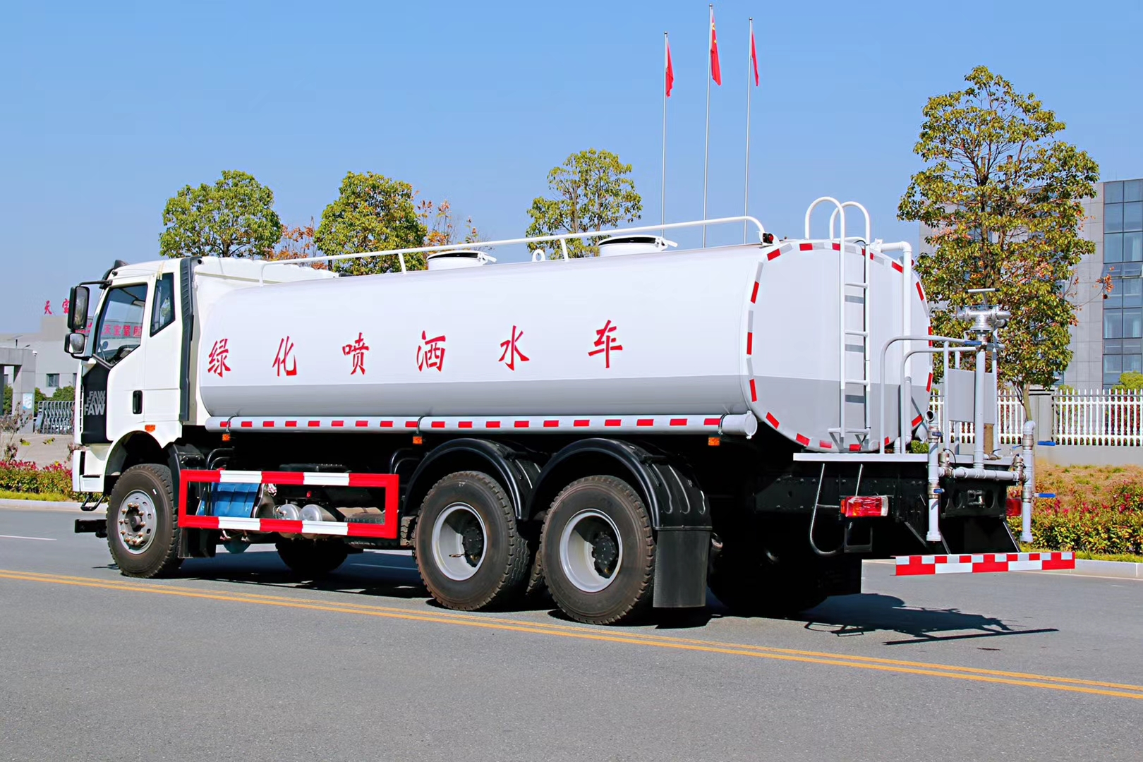 解放J6后雙橋灑水車20立方