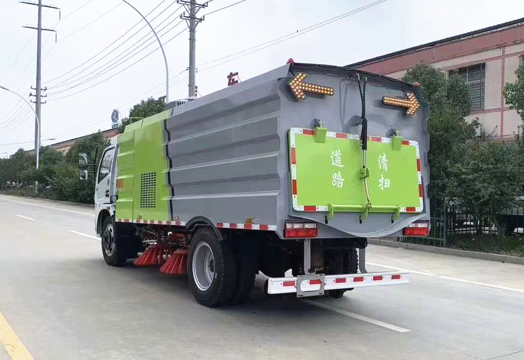 東風多利卡掃路車3+5方