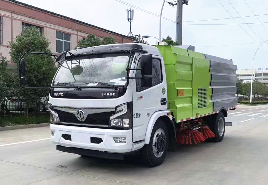 東風多利卡掃路車3+5方