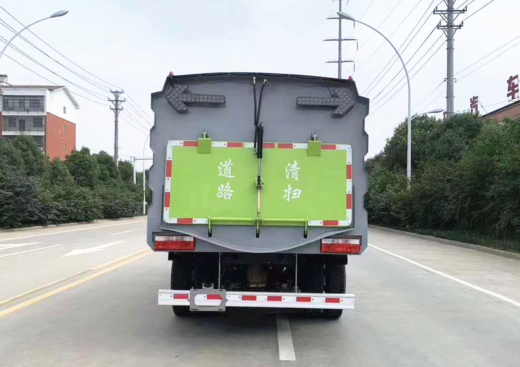 東風多利卡掃路車3+5方
