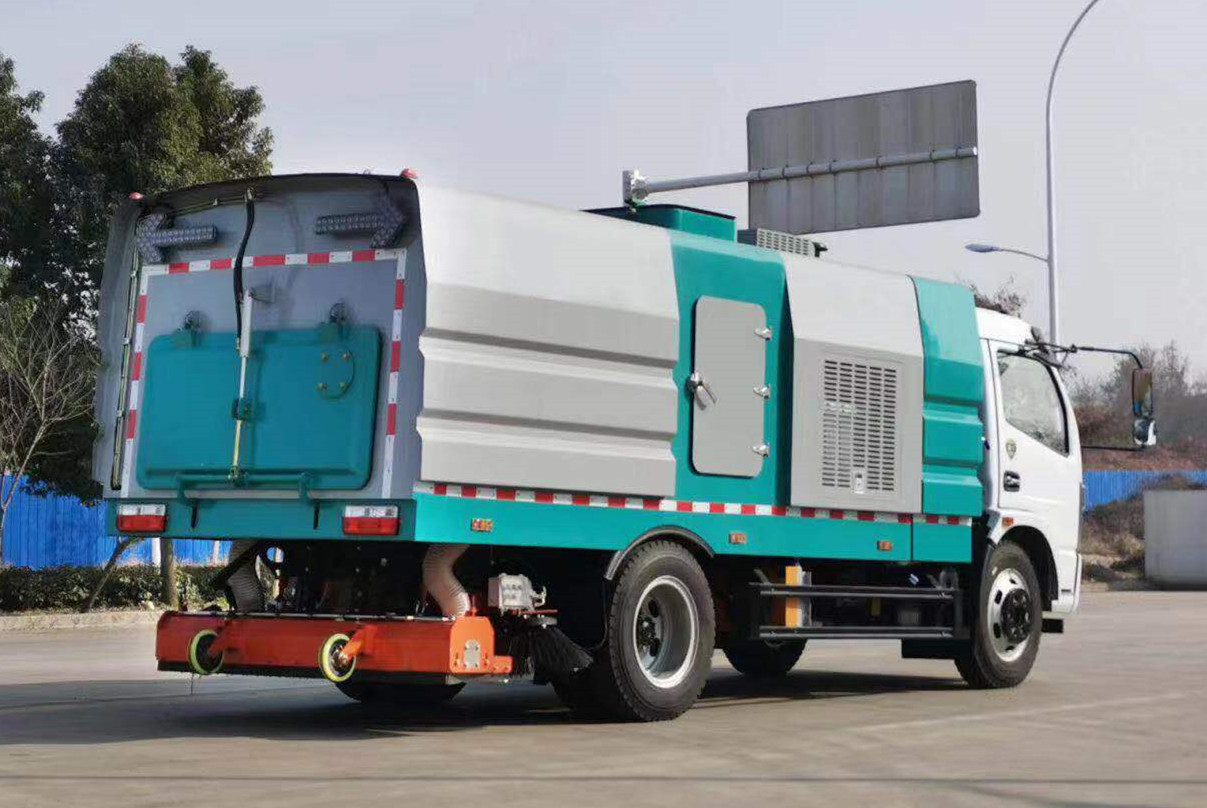 東風福瑞卡后置吸塵車1.5+5方