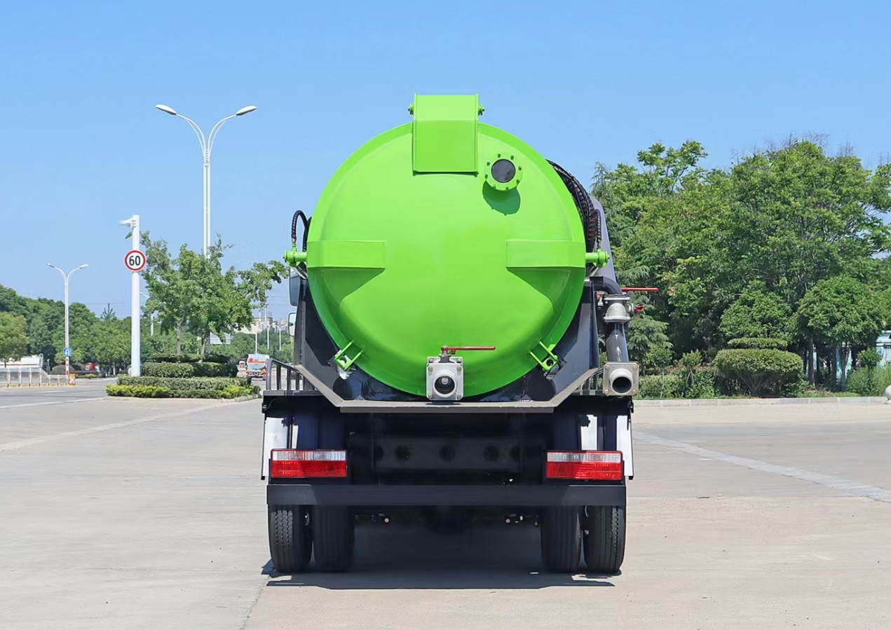 東風多利卡D6吸污車4.5方
