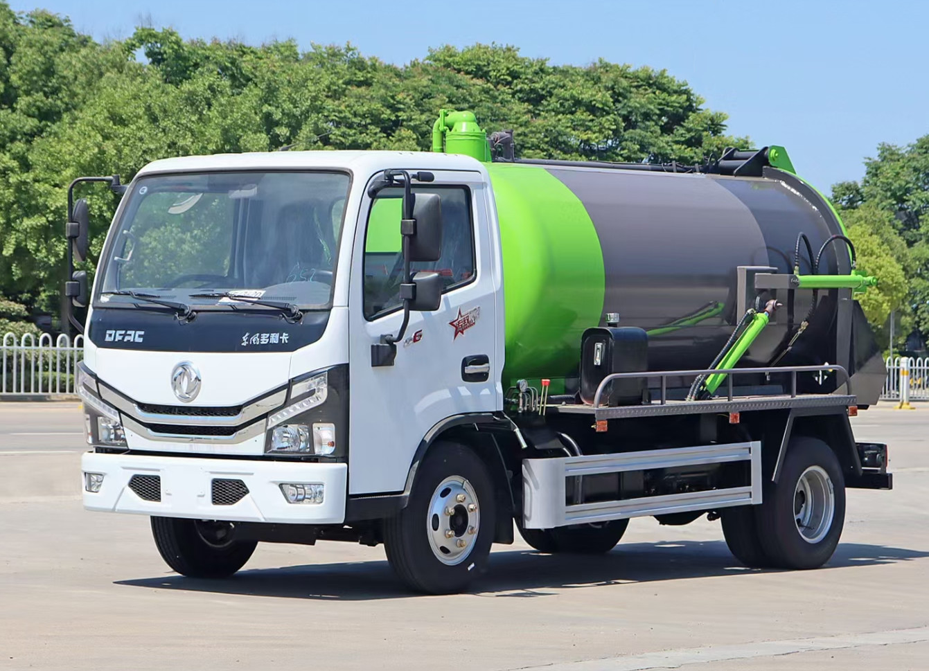 東風多利卡D6吸污車4.5方