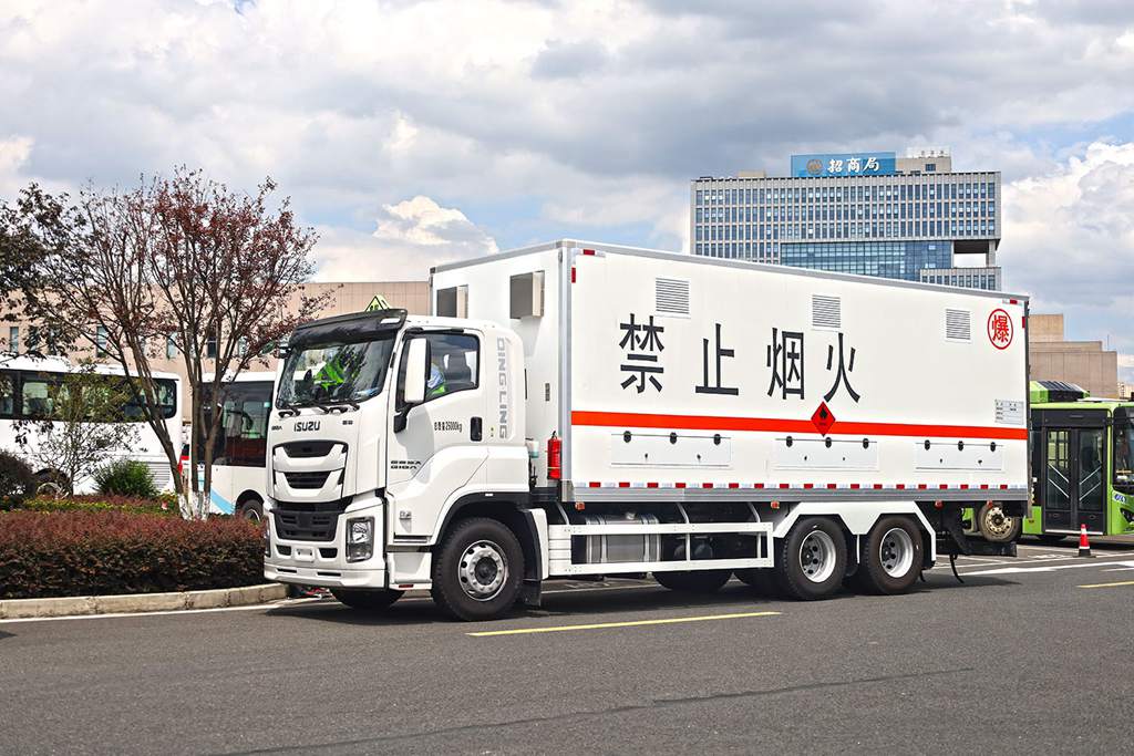 液晶儀表空氣懸掛都配齊了 慶鈴五十鈴巨咖5X?；愤\輸車搶先看