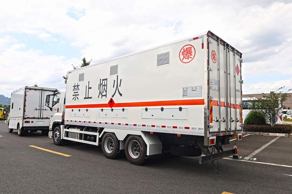 液晶儀表空氣懸掛都配齊了 慶鈴五十鈴巨咖5X?；愤\輸車搶先看