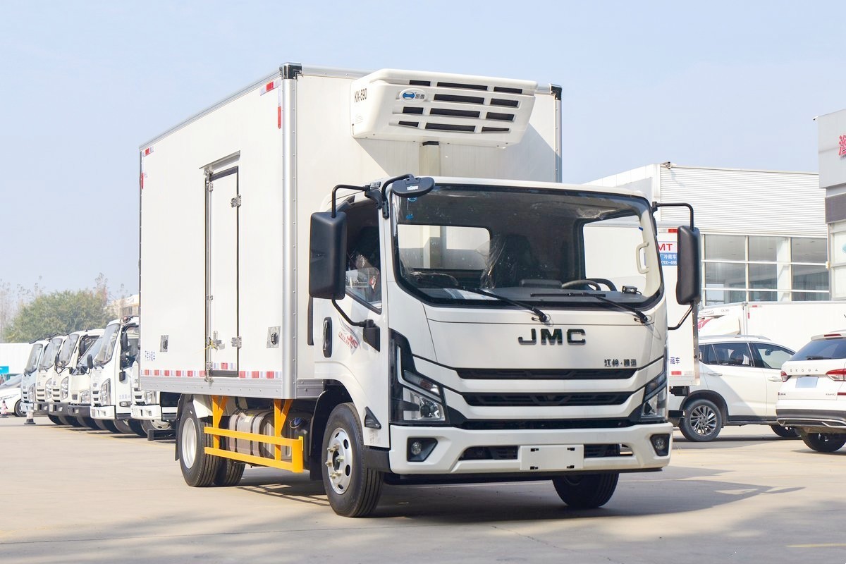 江鈴新凱運寬體冷藏車4.02米