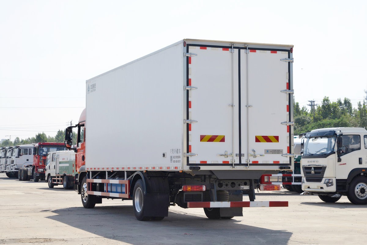 重汽汕德卡G5冷藏車6.8米