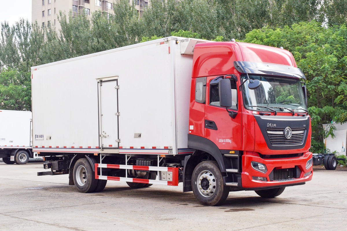 東風天錦plus冷藏車6.8米