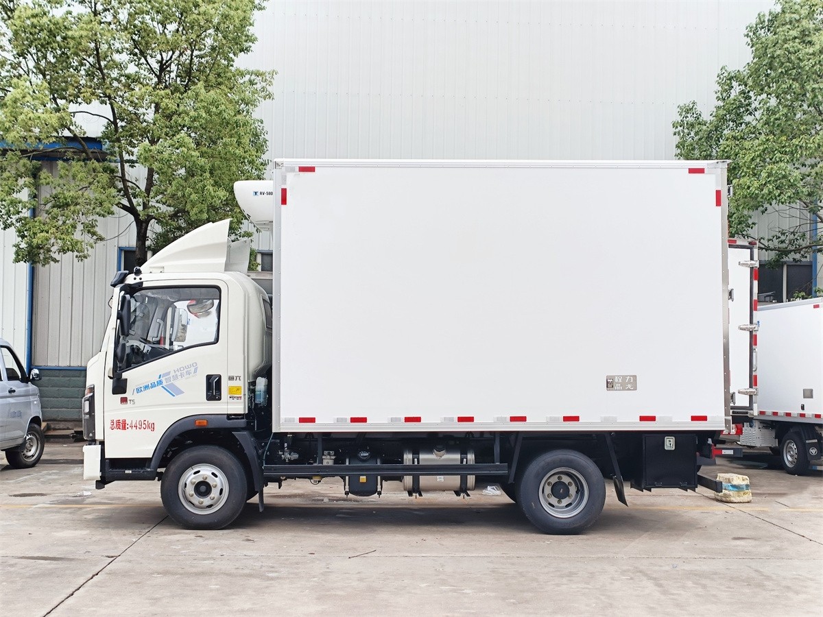 重汽豪沃統帥T5冷藏車4米