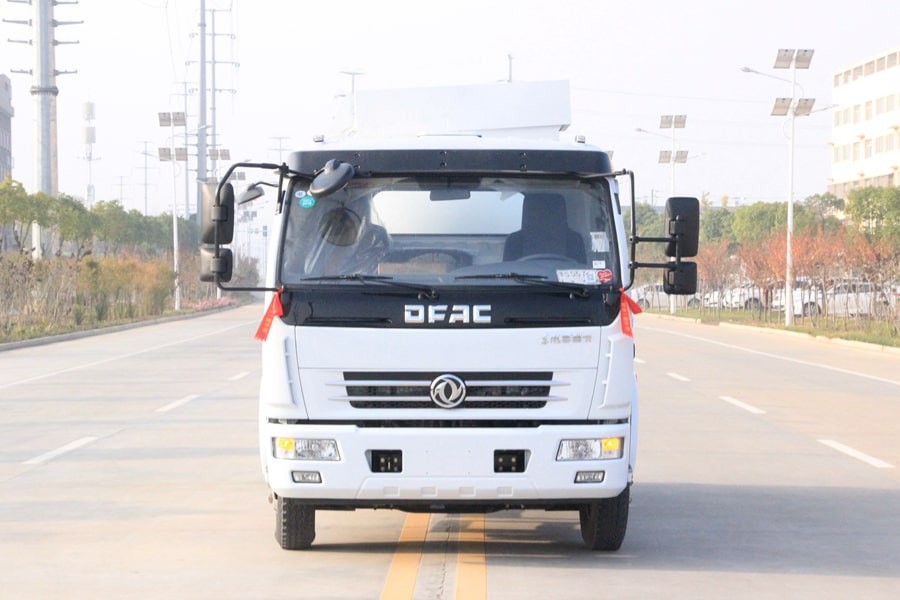 東風大多利卡D7罐式6方餐廚垃圾車