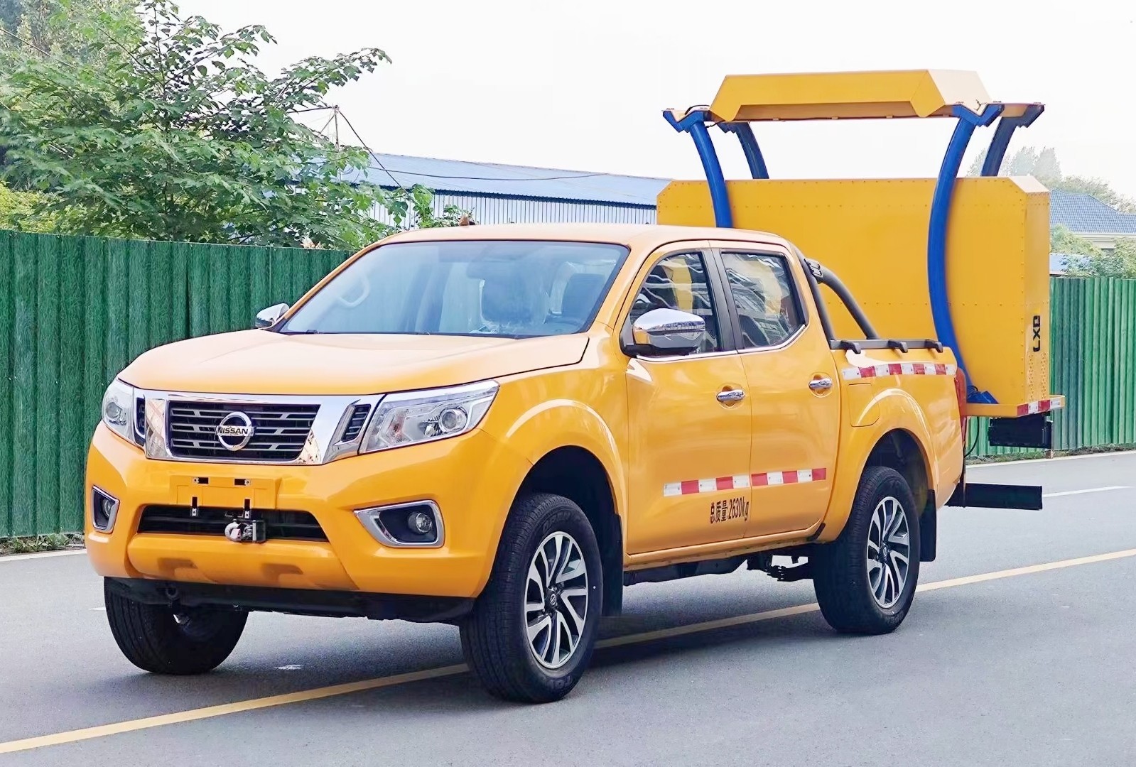 日產(chǎn)皮卡四驅防撞緩沖車70K