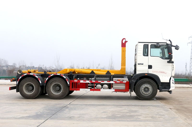 重汽HOWO后雙橋套臂垃圾車 20噸