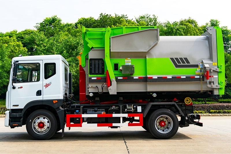 東風(fēng)多利卡D9勾臂垃圾車(chē) 12方