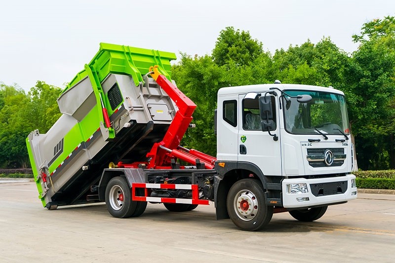 東風(fēng)多利卡D9勾臂垃圾車(chē) 12方