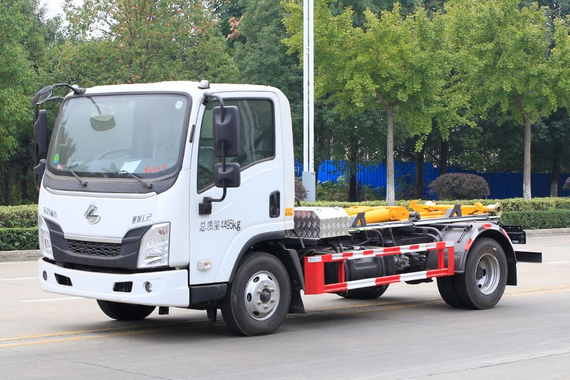 東風柳汽L2勾臂套臂垃圾車 6方(可拉建筑垃圾箱)  