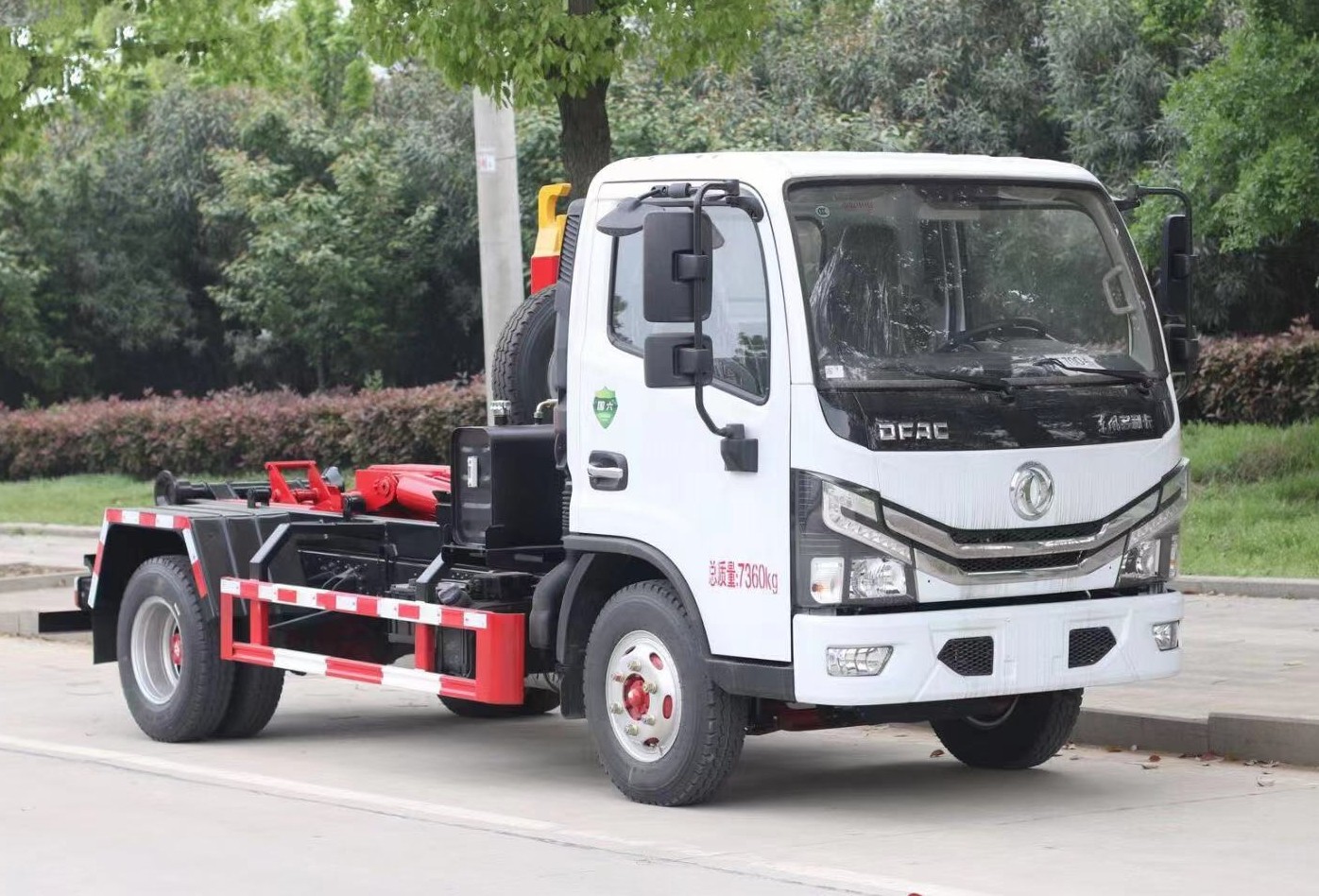 東風多利卡D6勾臂垃圾車 7方
