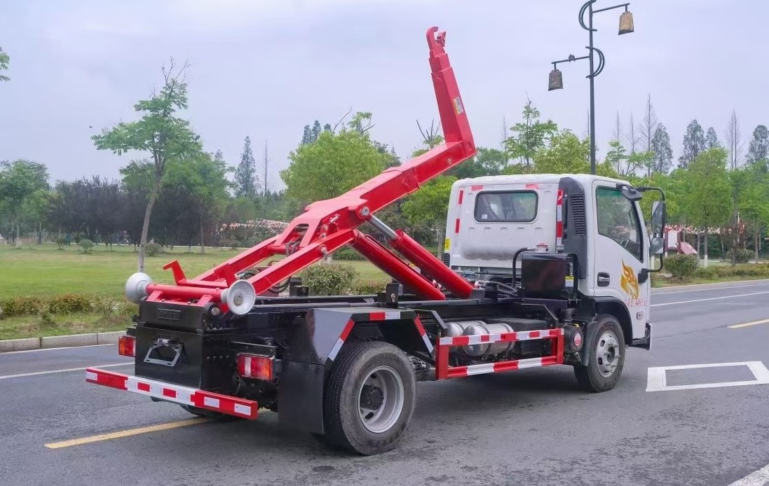 重汽豪曼藍牌(地庫)勾臂垃圾車 7方建筑垃圾箱  