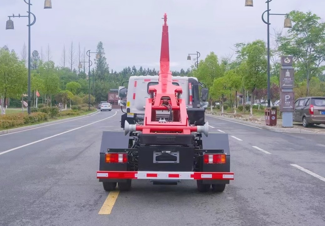 重汽豪曼藍牌(地庫)勾臂垃圾車 7方建筑垃圾箱  