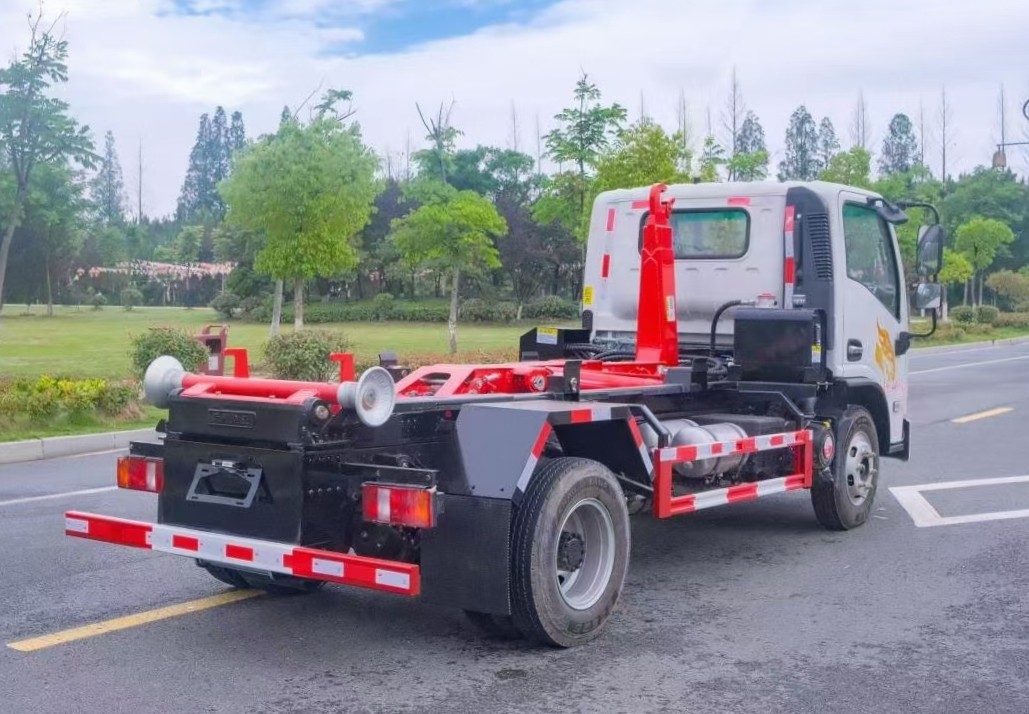 重汽豪曼藍牌(地庫)勾臂垃圾車 7方建筑垃圾箱  
